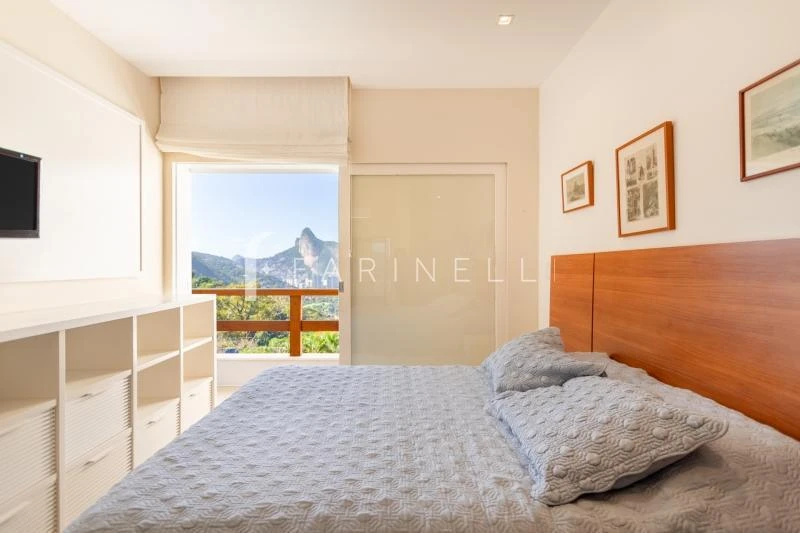 Furnished 1200 m² house with a balcony and 6 bedrooms — photo 35