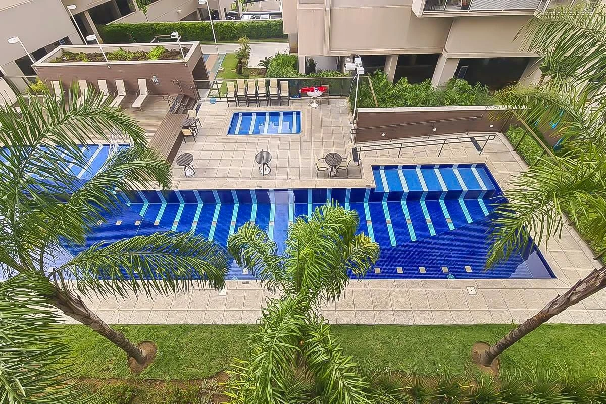 Balcony with a grill in a 2-bedroom apartment, 60 m² — photo 39