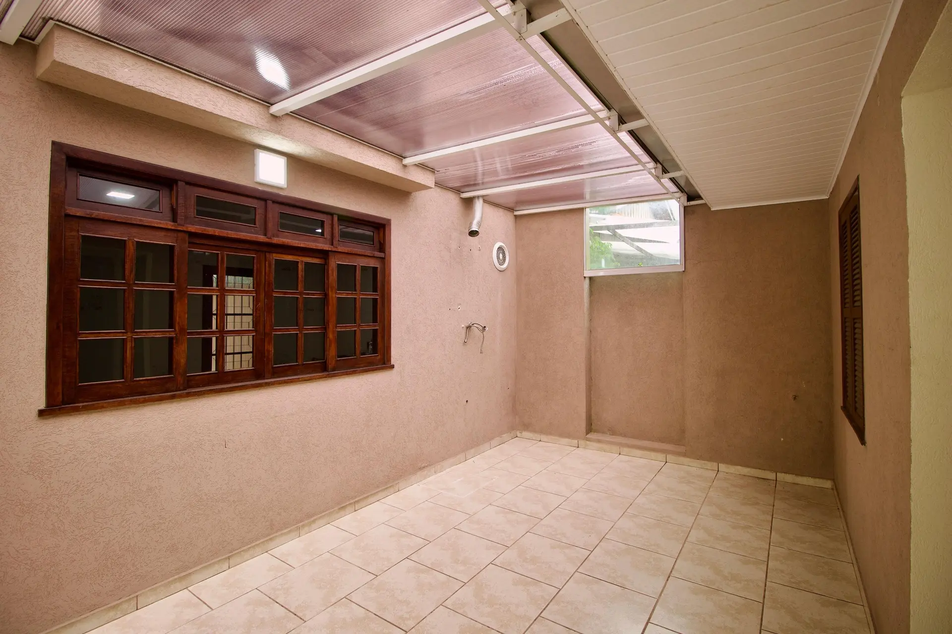 4-bedroom house with a garden in Curitiba — photo 33