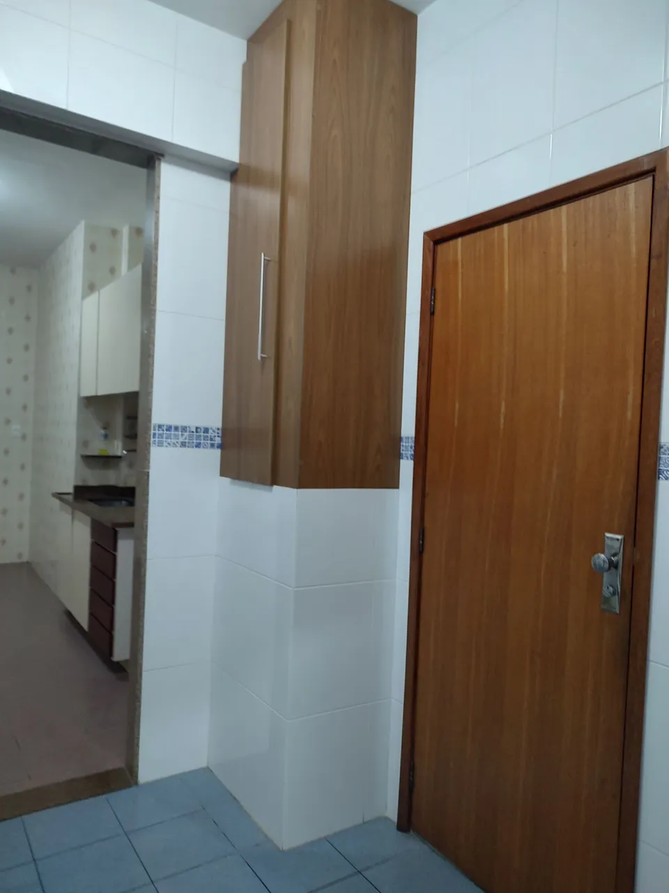 Apartamento de 2 quartos com piso de madeira ou laminado — photo 12