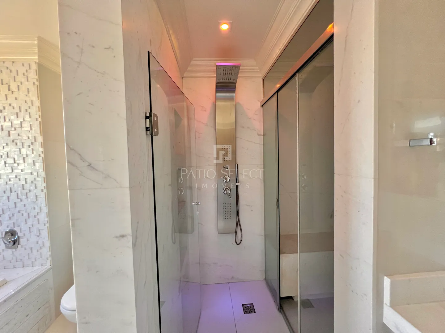 Гардеробная и 3 спальни: квартира 180 м² — photo 51
