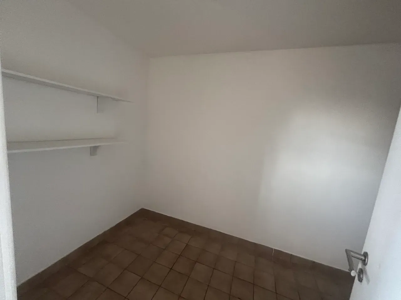 3-bedroom apartment with en-suite and balcony — photo 16