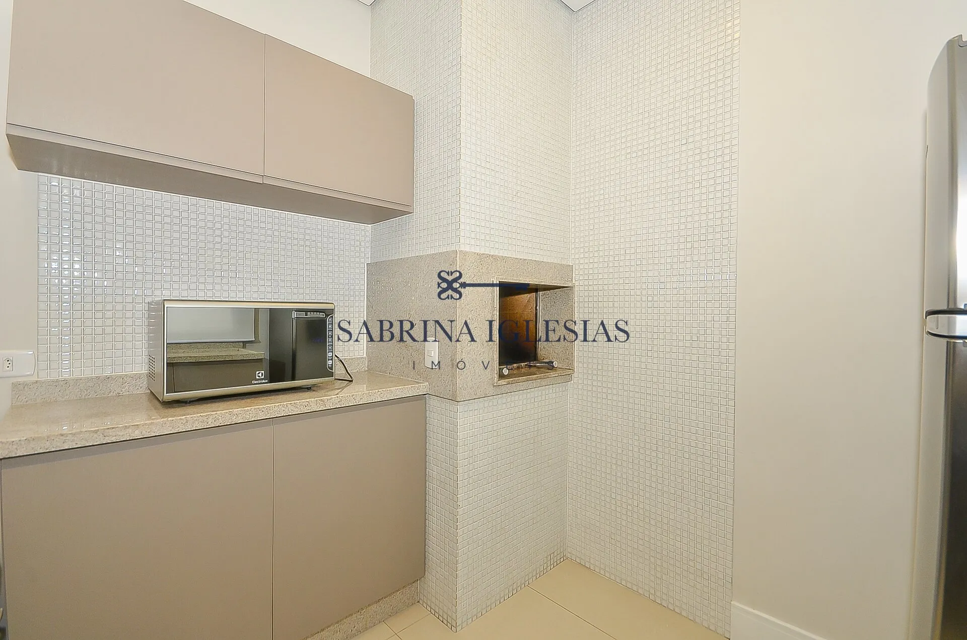 2-bedroom apartment with a bathtub