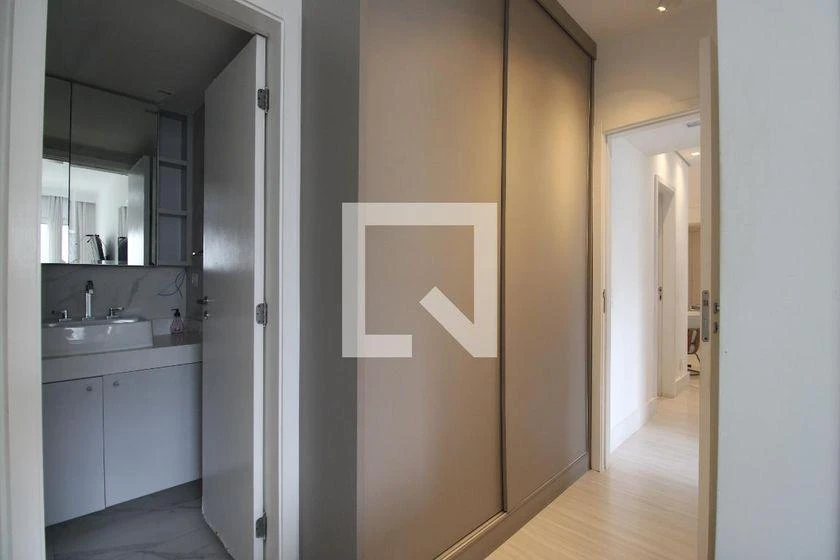 2-bedroom apartment in a building with a gym — photo 16
