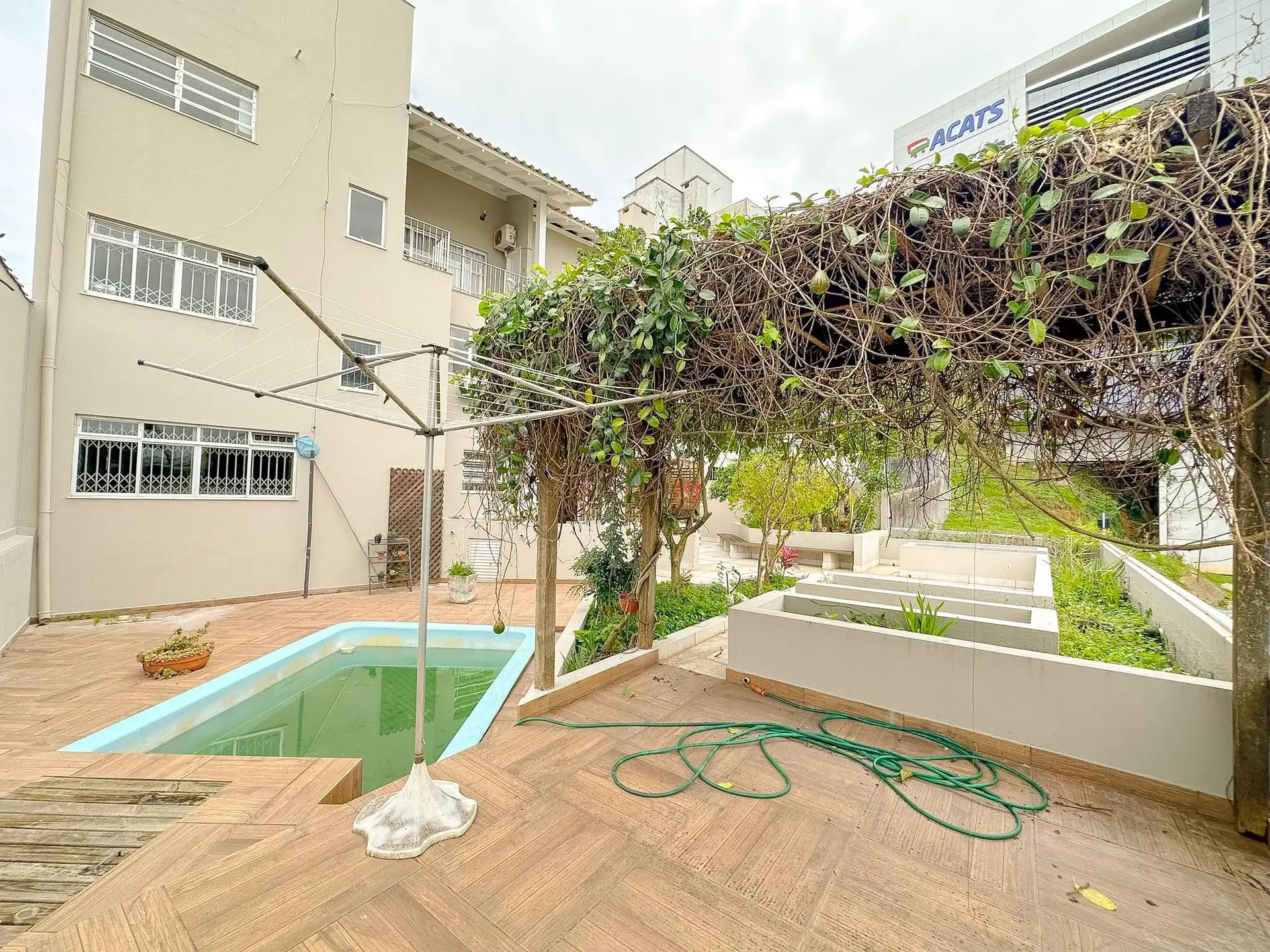 Furnished house, 250 m², with a bathtub — photo 60