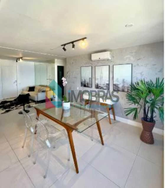 Floor-to-ceiling windows in a one-bedroom apartment, 50 m² — photo 10