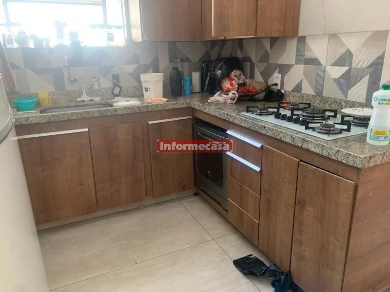 Casa independiente de 500 m² con 4 dormitorios y 1 suite — photo 2