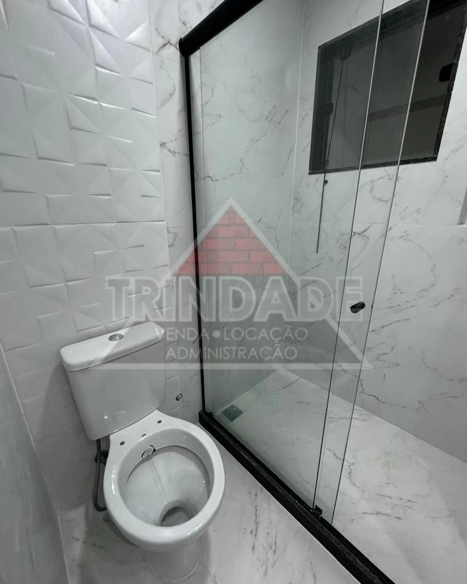 Casa com cozinha integrada a fogão a gás e coifa — photo 18