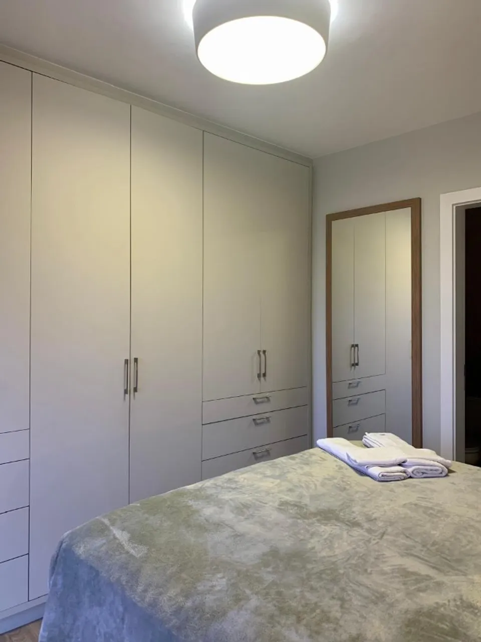 Furnished apartment, 50 m², with a water view — photo 4
