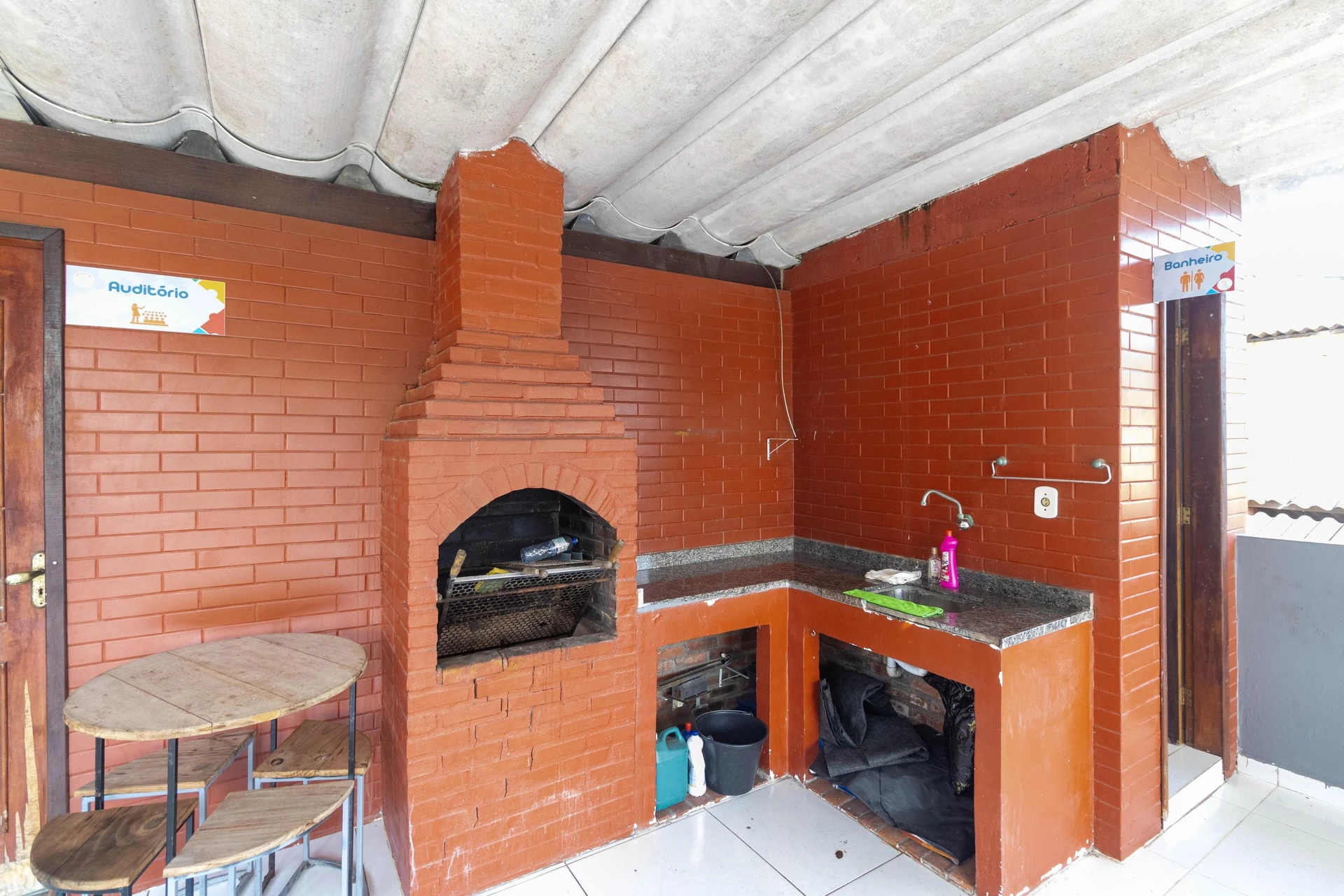 House with 3 bedrooms and a separate kitchen with gas stove — photo 35
