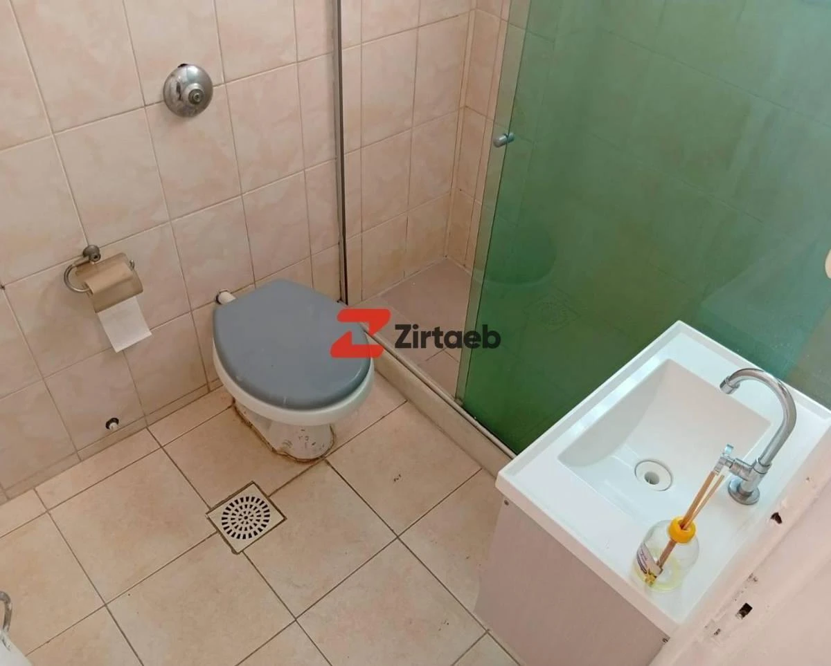 2-bedroom apartment with wood or laminate floors — photo 35