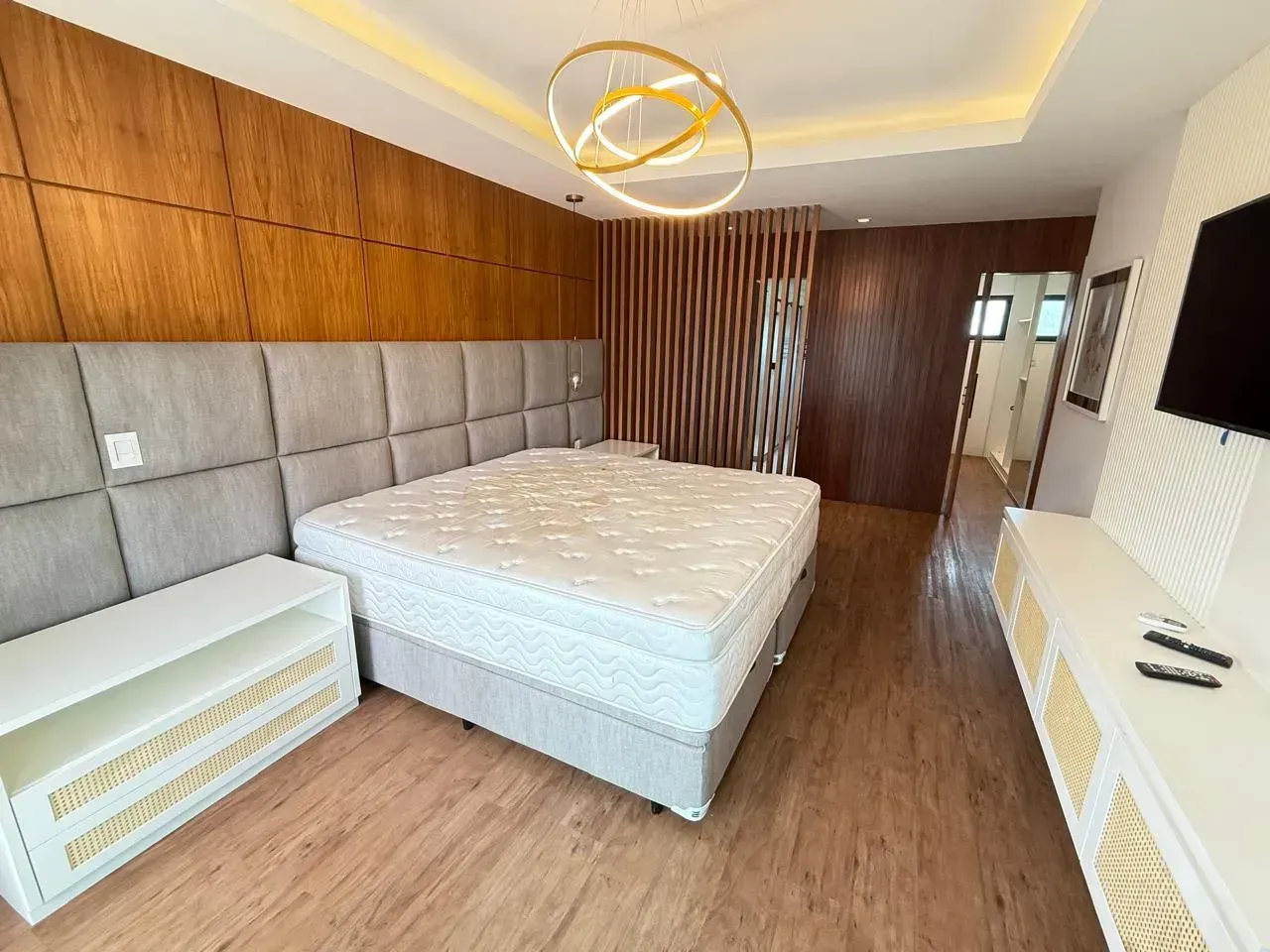 Furnished house with open-plan kitchen, 380 m² — photo 22