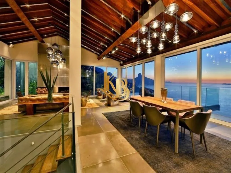 Unfurnished house with 5 bedrooms and 5 bathrooms — photo 8
