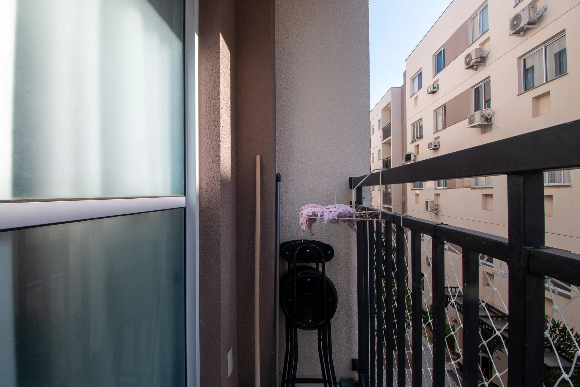 One-bedroom apartment in a building with a gym — photo 14