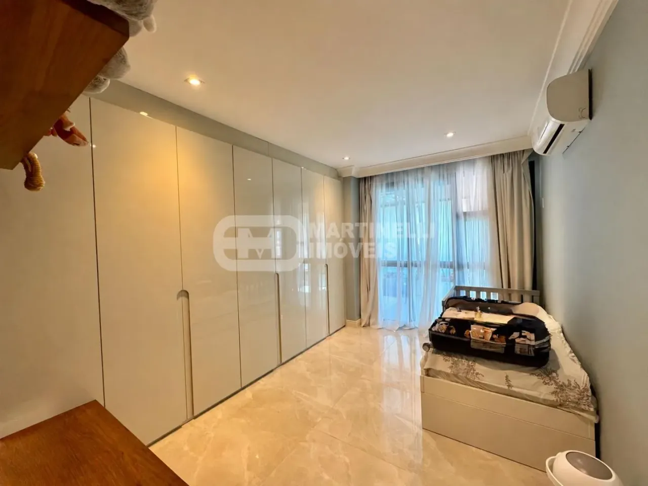 Furnished apartment with 4 bedrooms and open-plan kitchen — photo 14