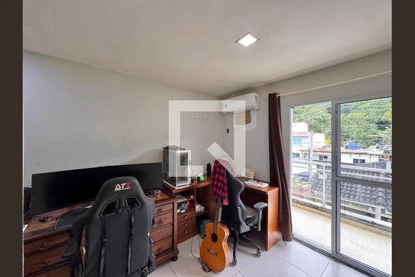 House with 3 en-suites and 3 parking spots, 270 m² — photo 34