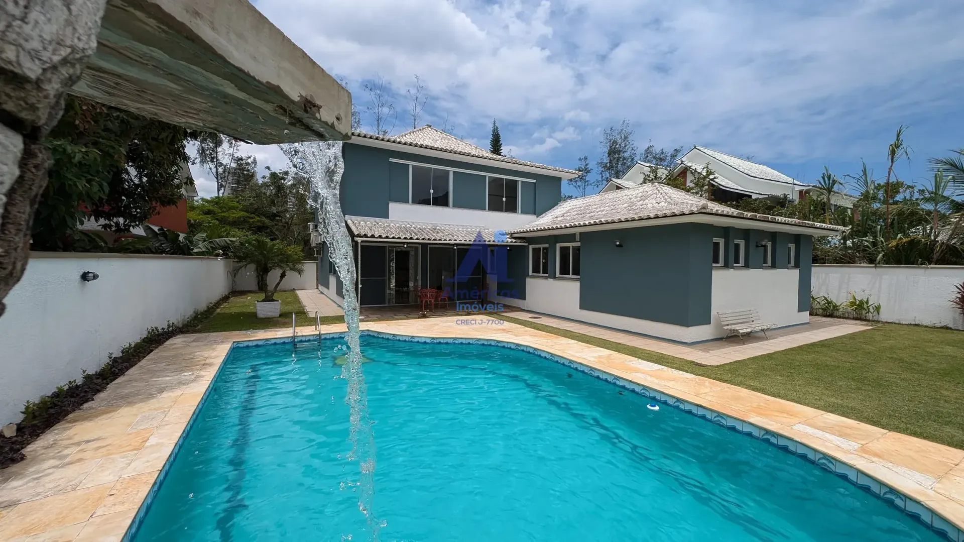 4-bedroom house with a grill on the balcony — photo 10