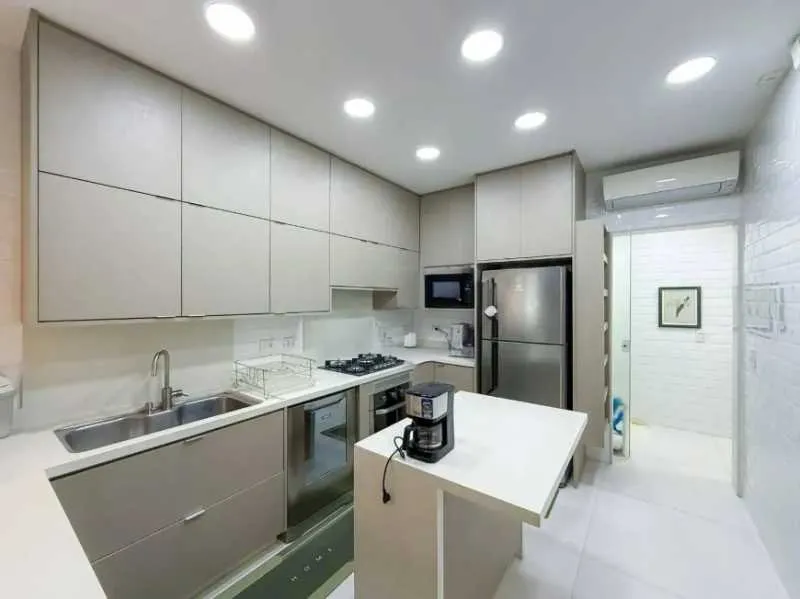 Furnished 2-bedroom apartment with 5 bathrooms — photo 23