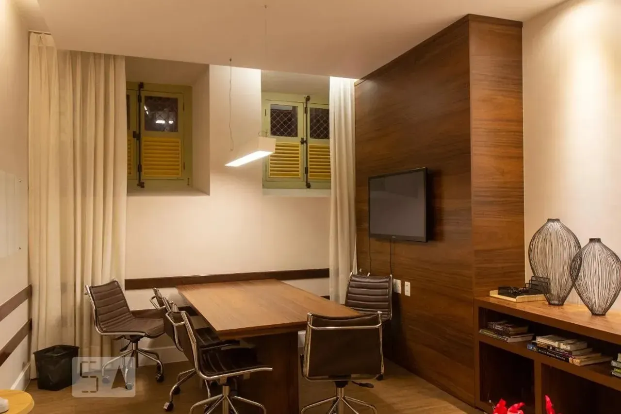 Furnished apartment, 94 m², with a glass-enclosed balcony — photo 27