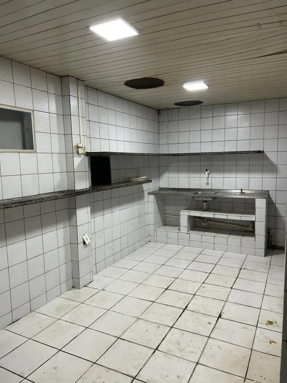 Немеблированный дом 230 м² с 3 спальнями и отдельной кухней — photo 2