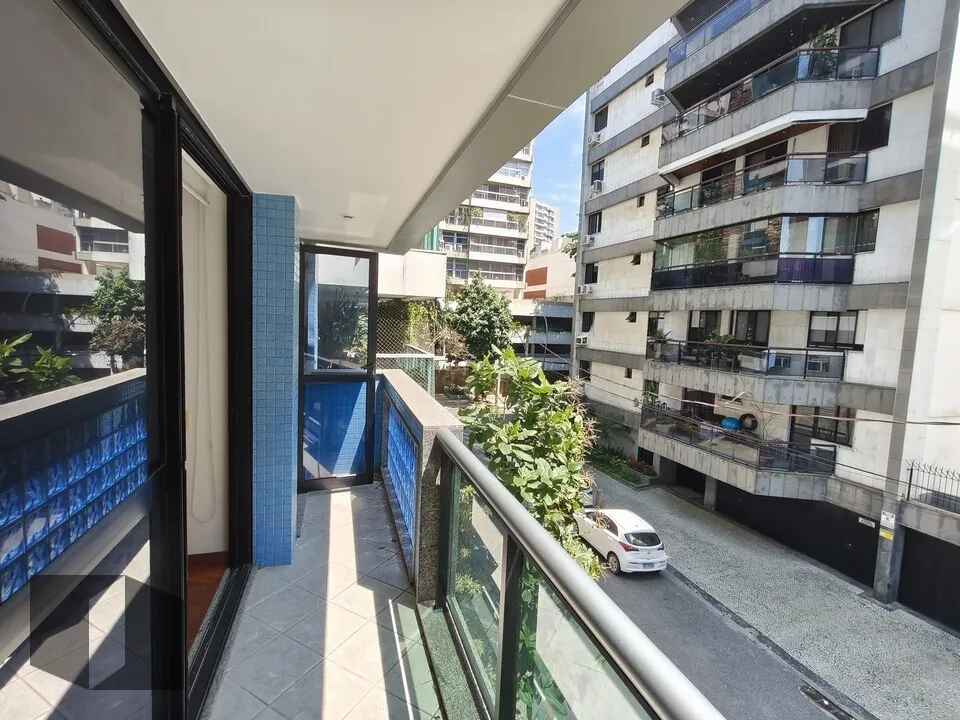 3-bedroom apartment in a building with a sauna