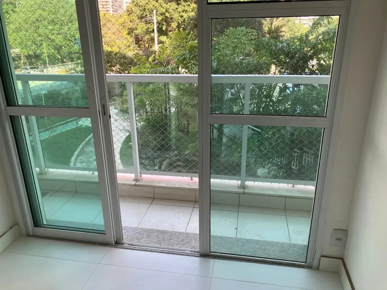 Apartamento com 2 quartos e cozinha separada com fogão — photo 6