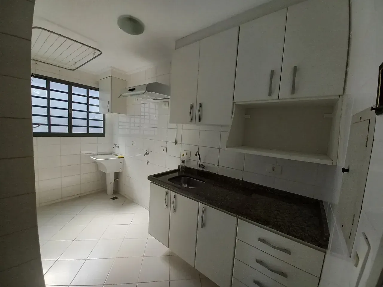 90 m² unfurnished apartment with a separate kitchen — photo 2