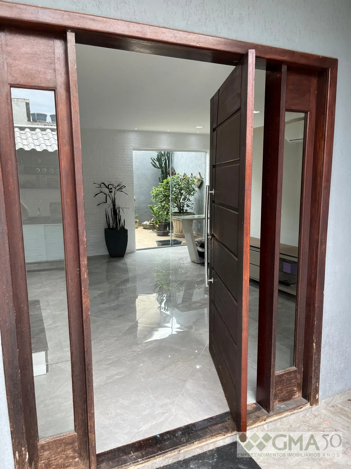 House, 150 m², with floor-to-ceiling windows