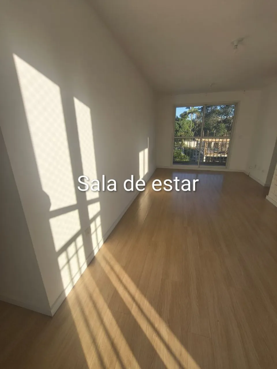 Balcony with a grill in a 2-bedroom apartment, 70 m²
