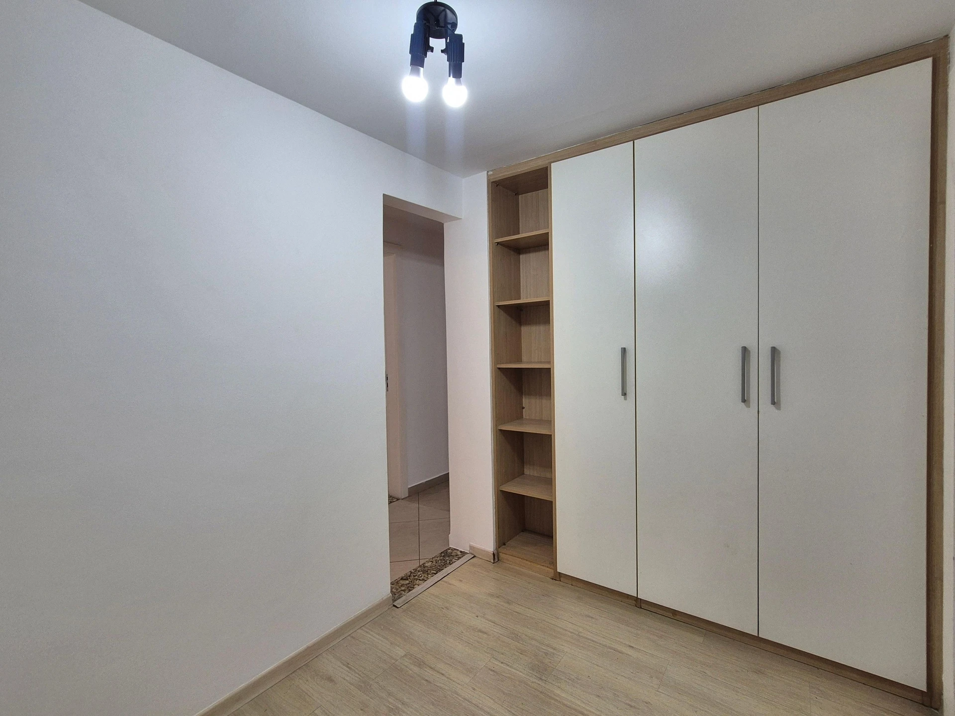 4-bedroom apartment with 3 bathrooms and a balcony — photo 16
