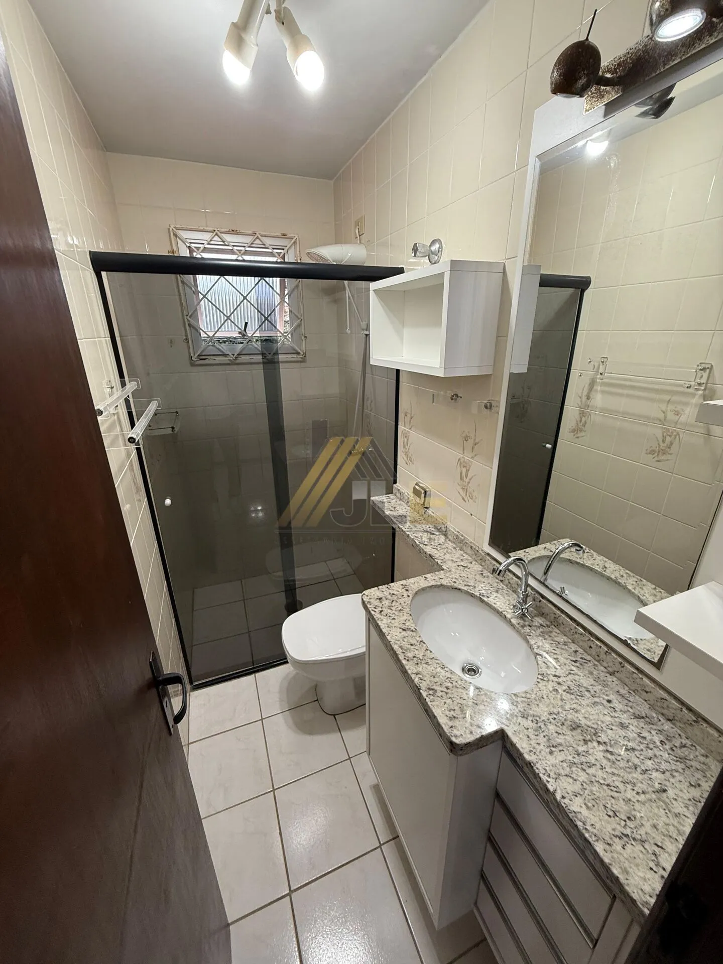 Furnished house with 3 bedrooms and an en-suite — photo 32