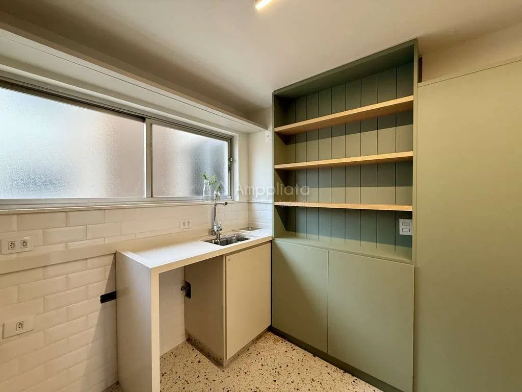 Floor-to-ceiling windows in a 3-bedroom apartment, 98 m² — photo 9
