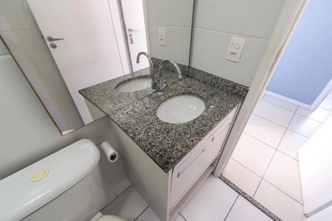 Furnished 3-bedroom apartment with 1 en-suite and balcony — photo 52