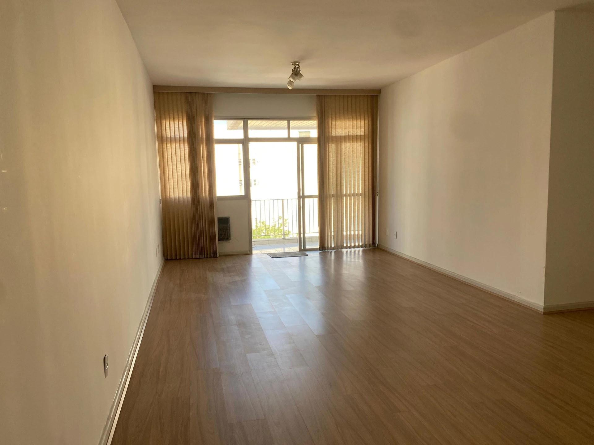 Apartment with 3 bedrooms and built-in wardrobes — photo 31