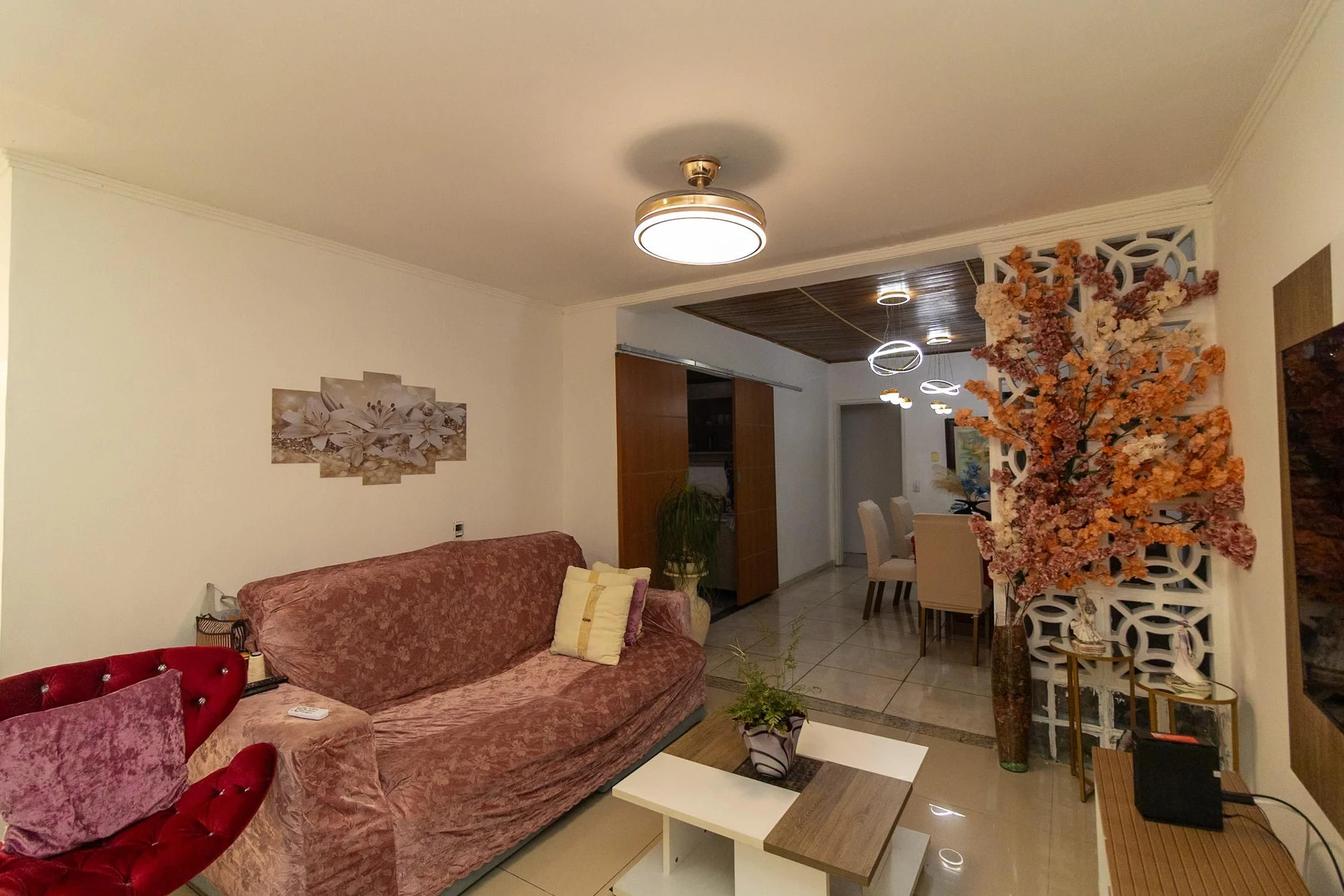 Furnished 4-bedroom apartment with balcony and desk area — photo 21