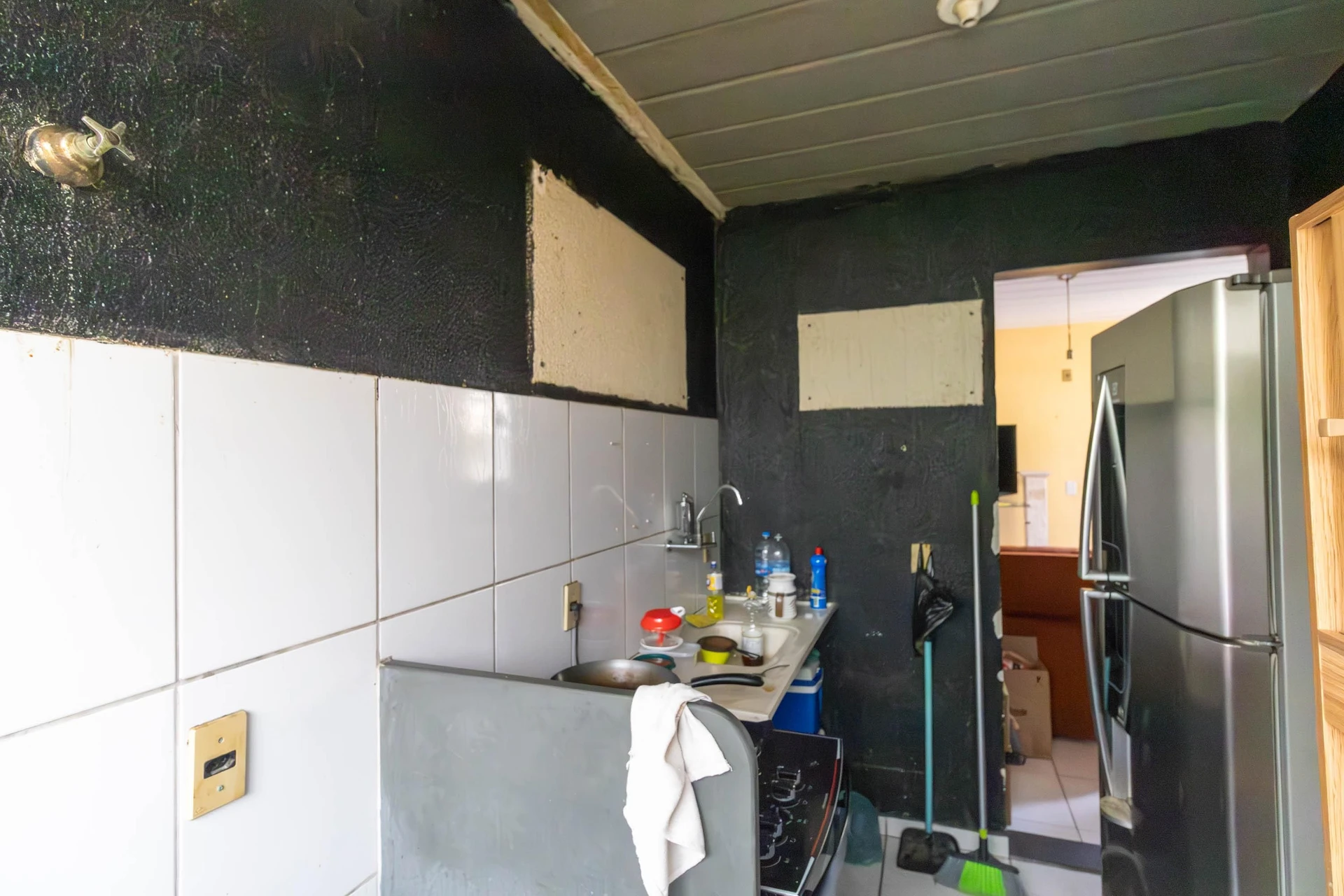 2-bedroom apartment in a building with a gym — photo 2