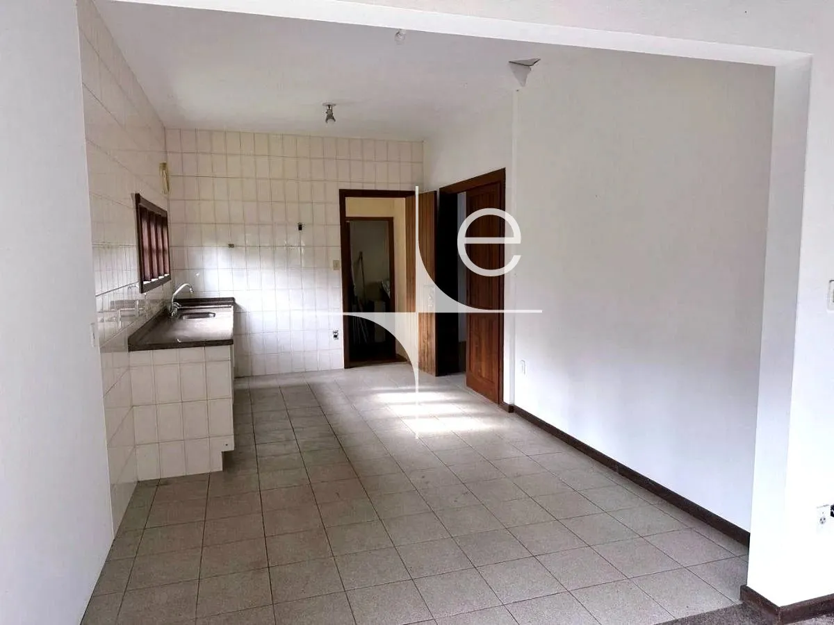 House with 3 bedrooms and 5 bathrooms, 481 m² — photo 18