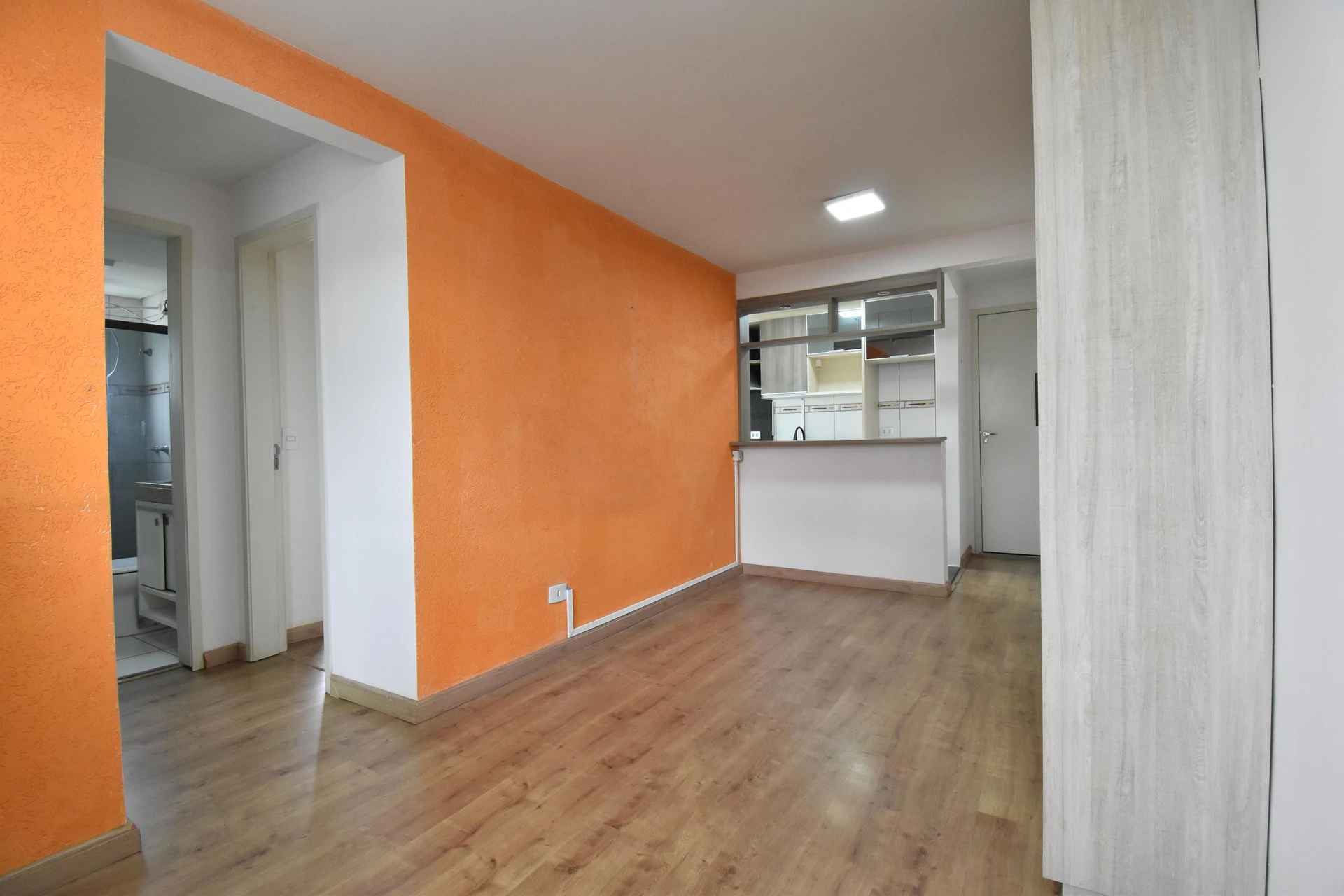 Засклений балкон та 2 спальні: квартира 49 м² — photo 13