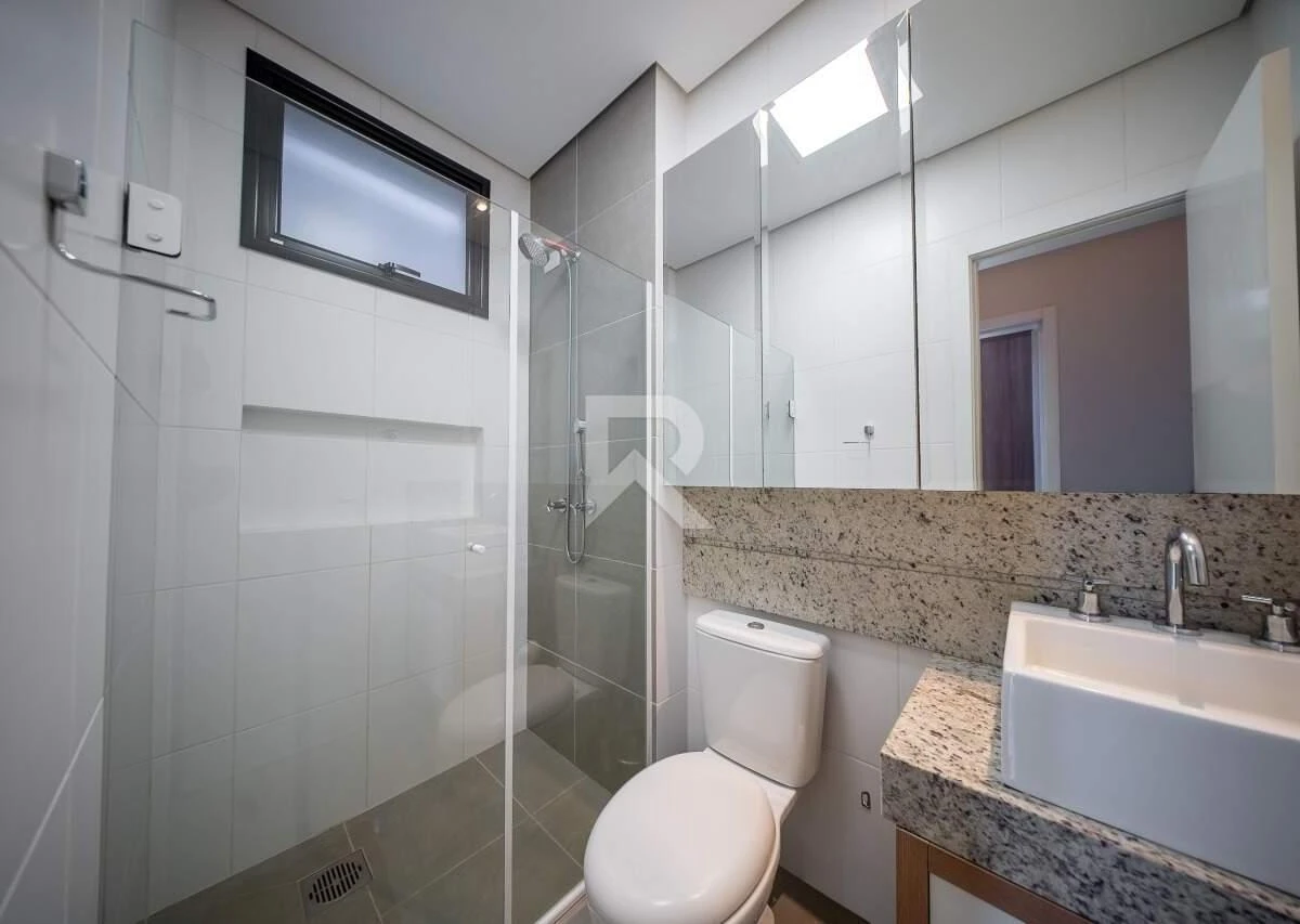 Furnished apartment, 150 m², with a glass-enclosed balcony — photo 4
