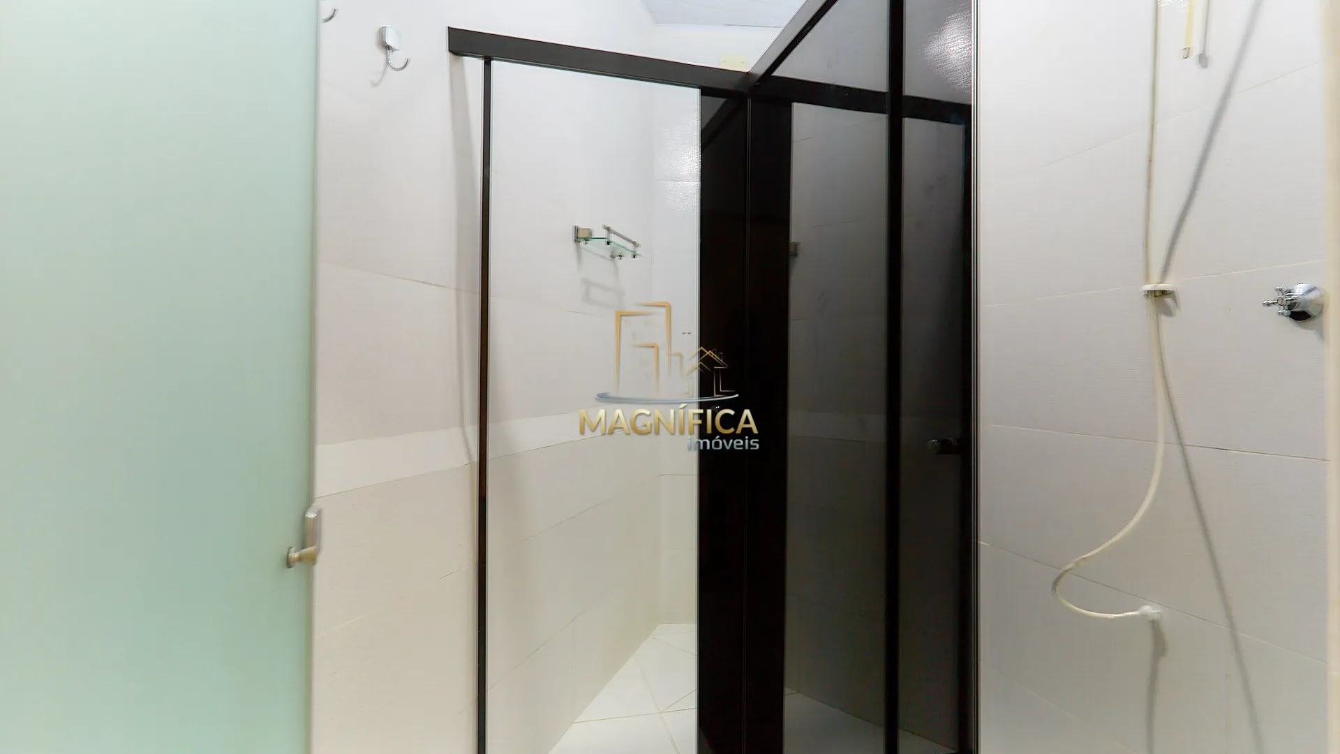 Casa com 6 quartos e 3 banheiros, 307 m² e 2 vagas — photo 23