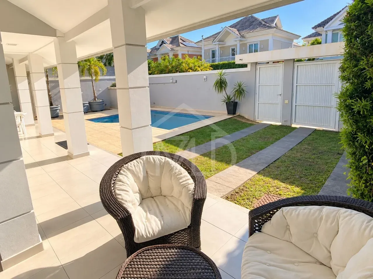 Furnished house, 530 m², with a jacuzzi — photo 15