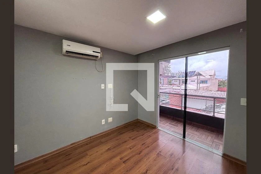 House with 4 en-suite bedrooms, 329 m² and 3 parking — photo 14