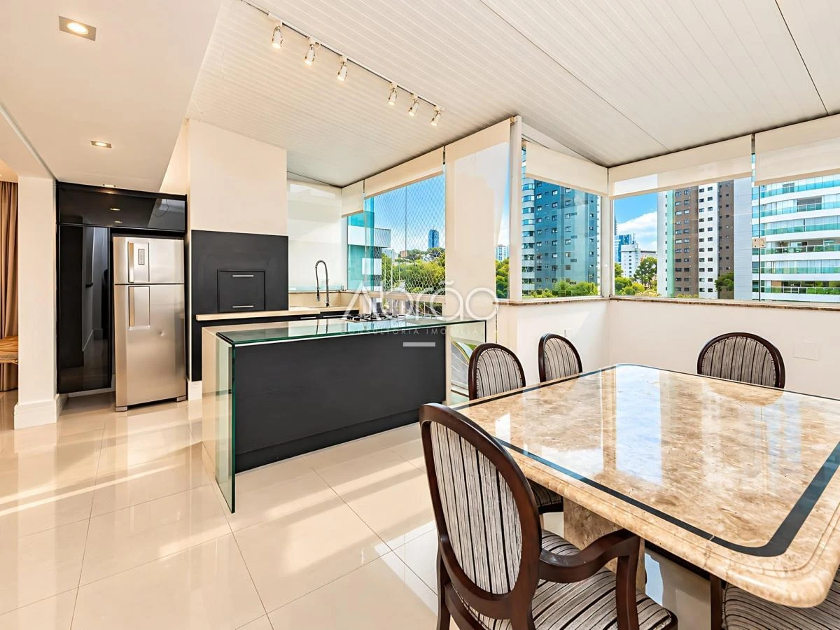 Furnished apartment, 192 m², with a glass-enclosed balcony — photo 14