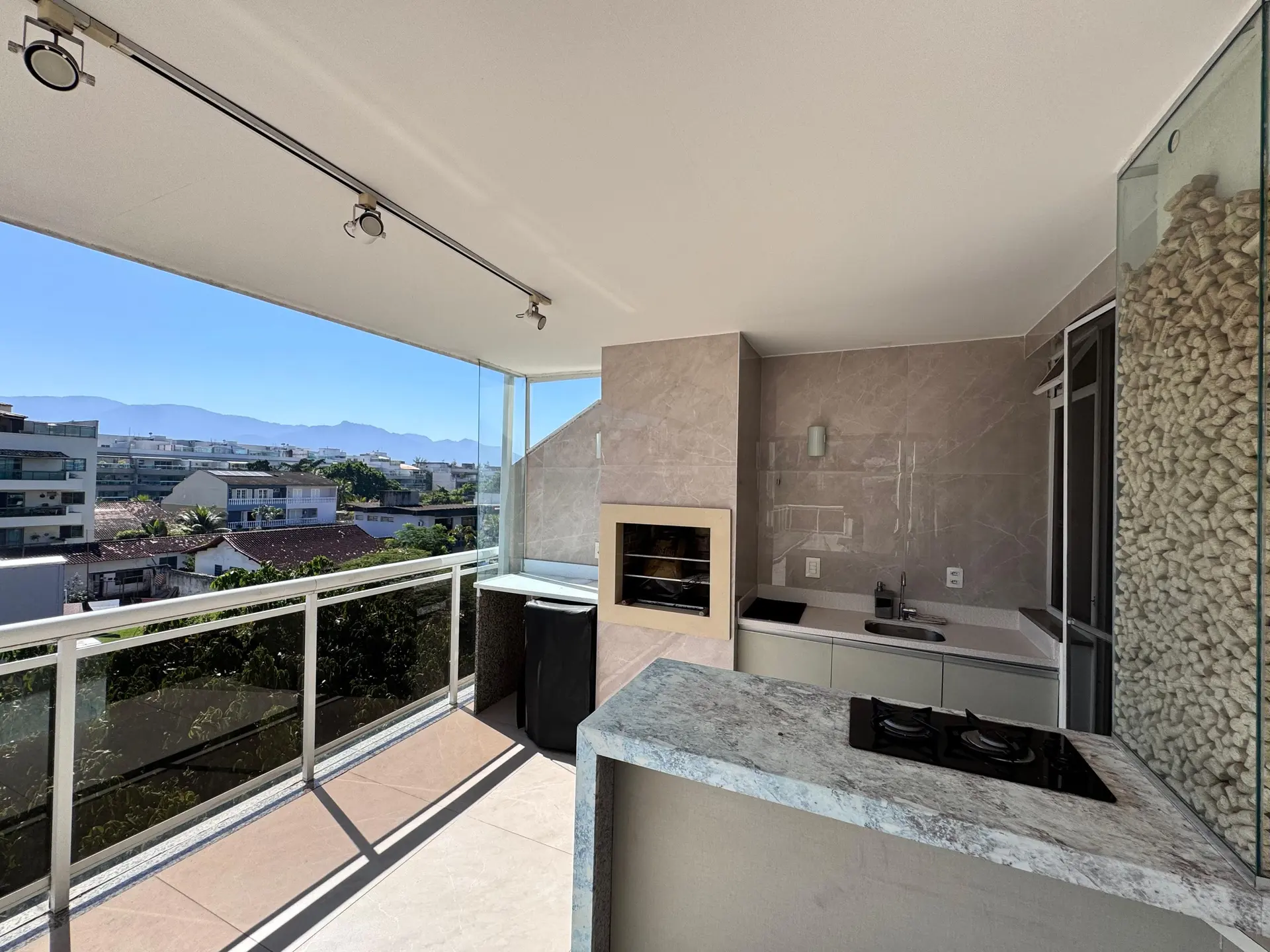 Furnished apartment with 3 bedrooms and 2 parking spaces — photo 23