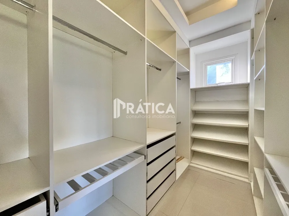 House with 5 bedrooms and an open-plan kitchen — photo 45