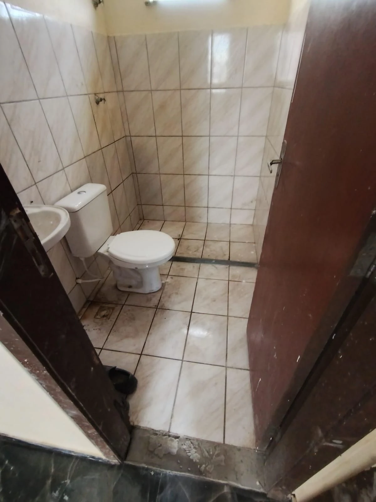 Unfurnished apartment with 2 bedrooms and a closed kitchen — photo 8