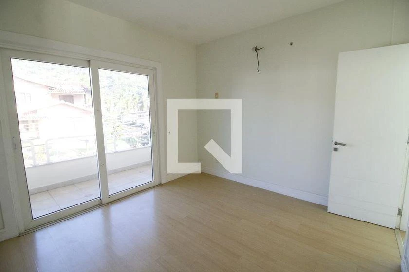 House with 4 en-suite bedrooms and 597 m², 4 parking — photo 9