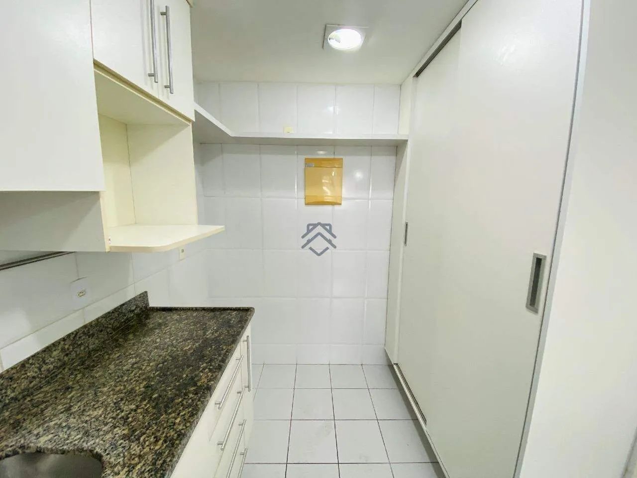 Unfurnished 2-bedroom apartment with 2 bathrooms — photo 11