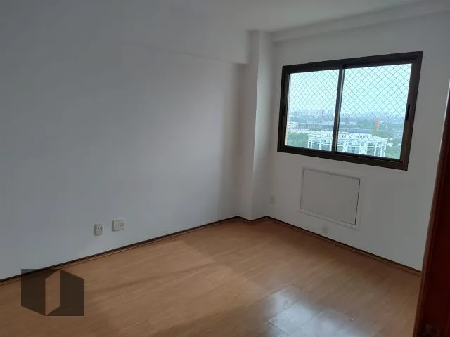 Apartment with a closed kitchen and 3 bedrooms — photo 7