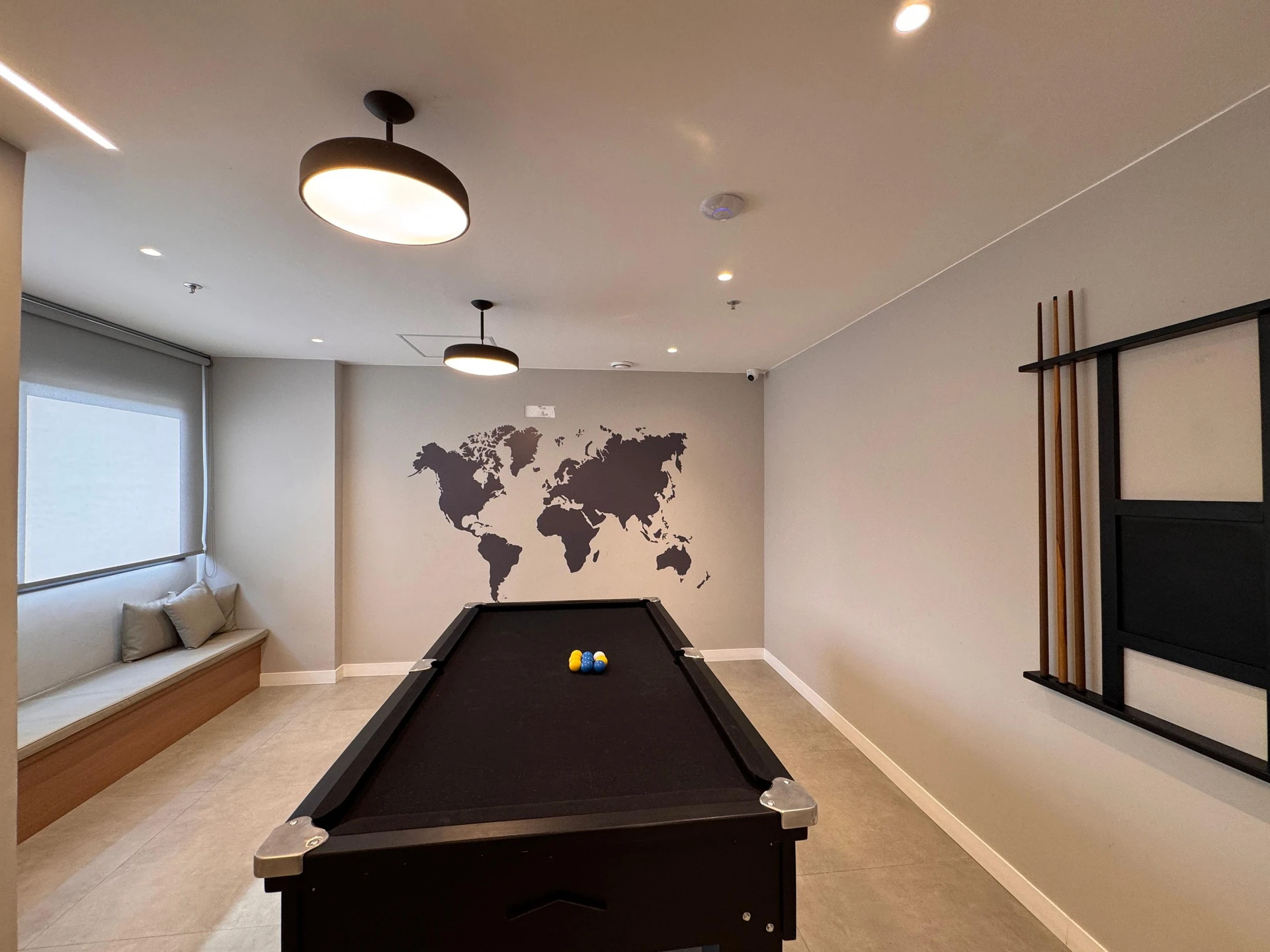 Apartamento amueblado de 3 dormitorios con balcón — photo 48